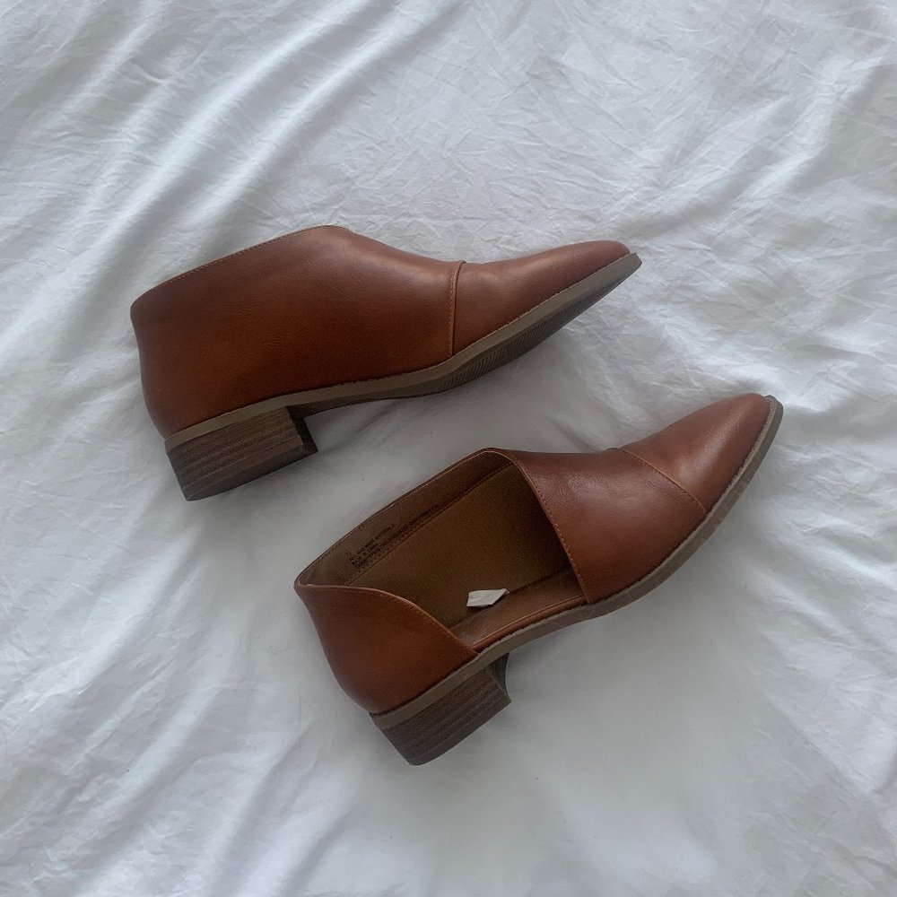 Universal Thread Wenda Cut Out Bootie